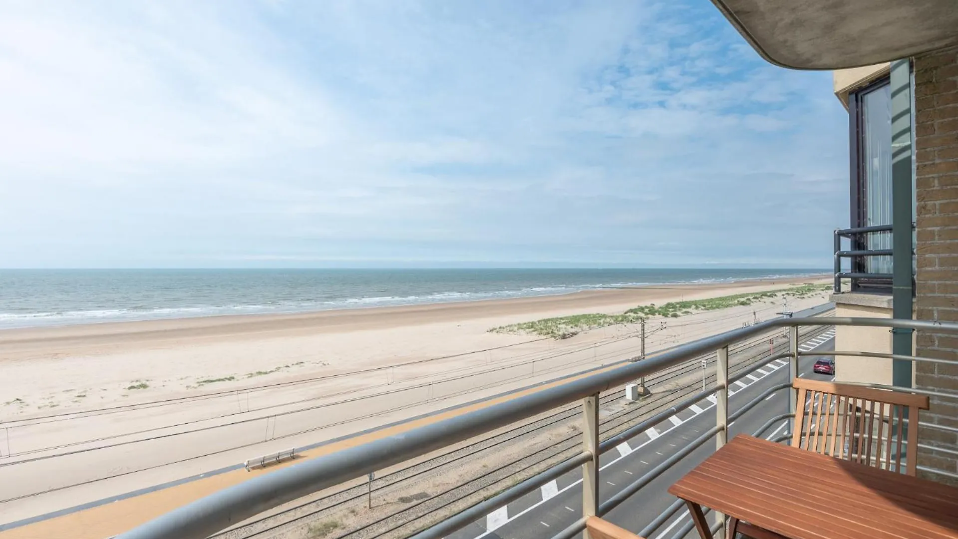 Beautiful Apartment With Sea Views And Parking Ostend